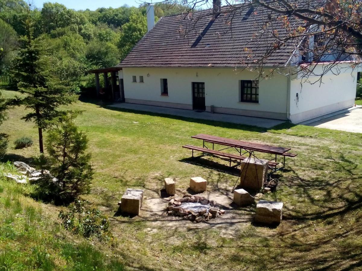 Gerecse Vendeghaz Hotell Sutto Eksteriør bilde